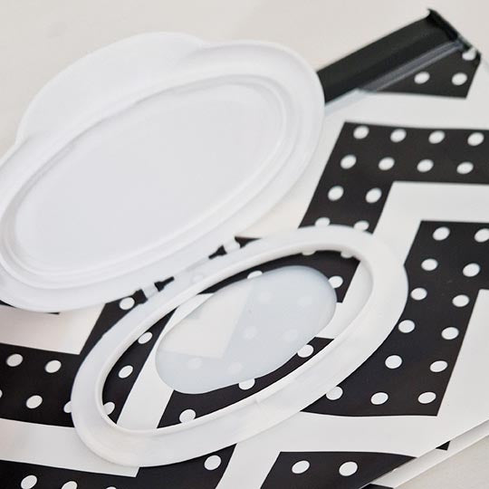 Porta salviette lavabili umidificate in plastica bianco e nero a righe