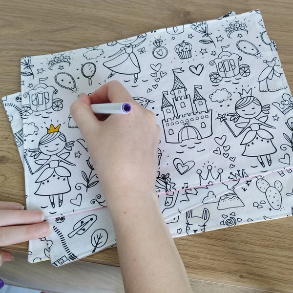 Maison Alice - tovaglietta colorata lavabile e riutilizzabile per bambini - mezzi di trasporto