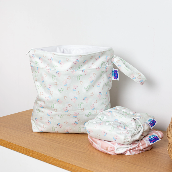 Modern cloth nappies - wet bag media Peppa Pig sage