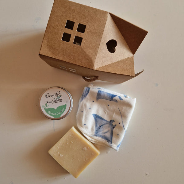 Regalo - delicatezza corpo ( lanolina, sapone all'olio di oliva, salvietta lavabile)