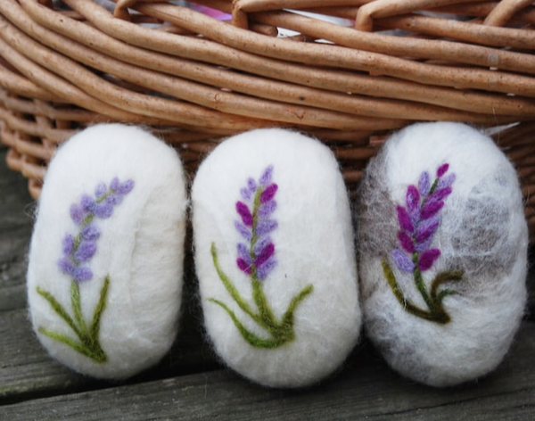 Sapone - ricoperto con la lana alla lavanda